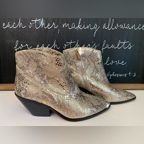 NWOB Vince Camuto gold tone snakeprint Jemeila booties size 8 - Picture 1 of 8